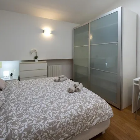 Amazing Serenity Flat For 7, Ac, Historic Center * فينْتْسا