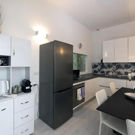 Amazing Serenity Flat For 7, Ac, Historic Center