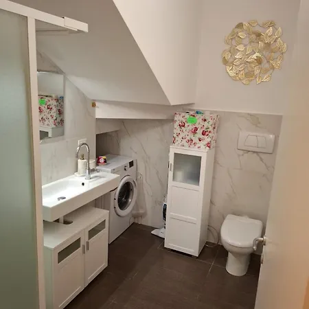 Amazing Serenity Flat For 7, Ac, Historic Center شقة *