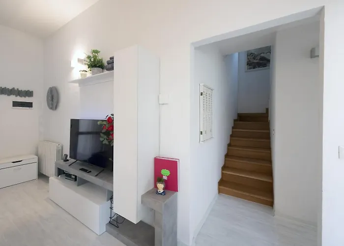 Amazing Serenity Flat For 7, Ac, Historic Center * 法恩莎