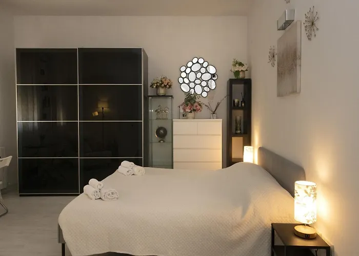 公寓 Amazing Serenity Flat For 7, Ac, Historic Center 法恩莎