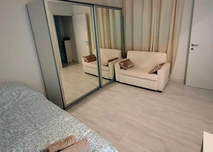 公寓 Amazing Serenity Flat For 7, Ac, Historic Center 法恩莎